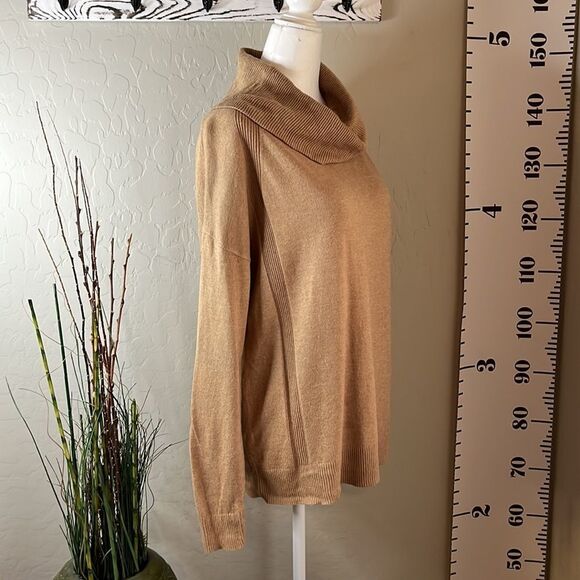 BANANA republic extra small brown turtleneck sweater. Runs large. Ribbed details - Picture 5 of 9